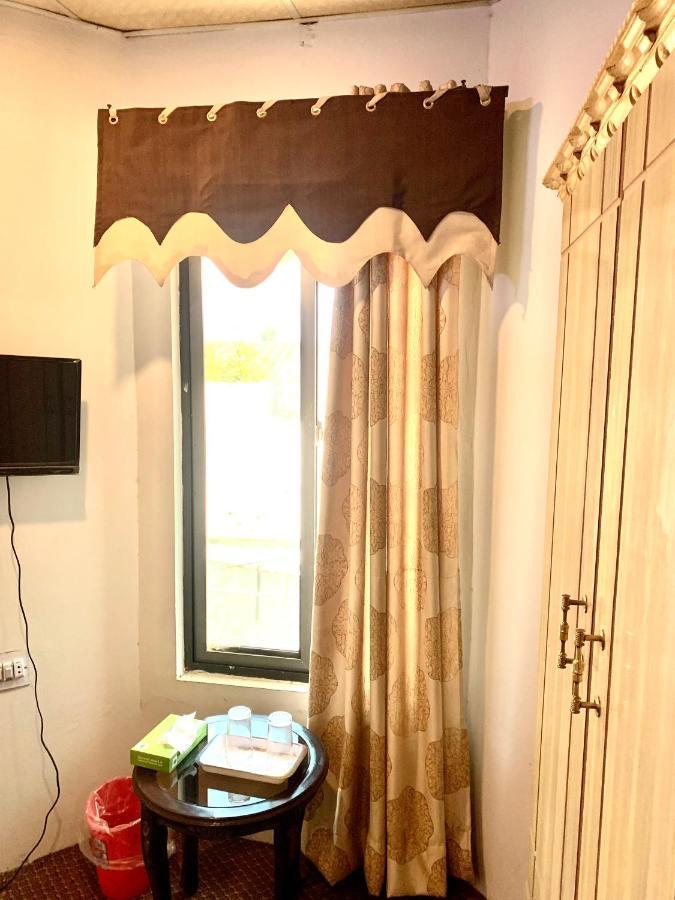 Naveed Tourist Inn Гилгит Экстерьер фото