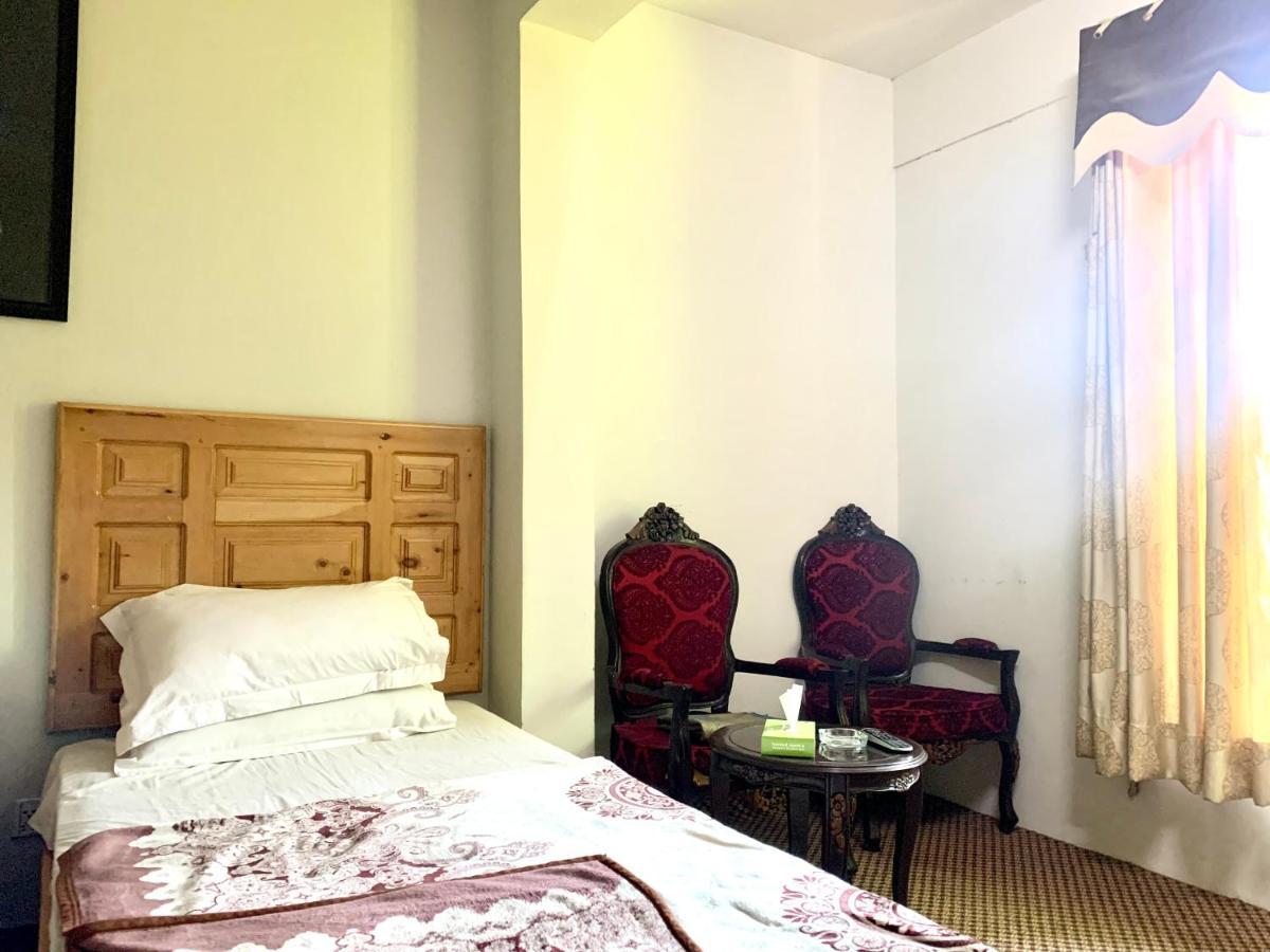 Naveed Tourist Inn Гилгит Экстерьер фото