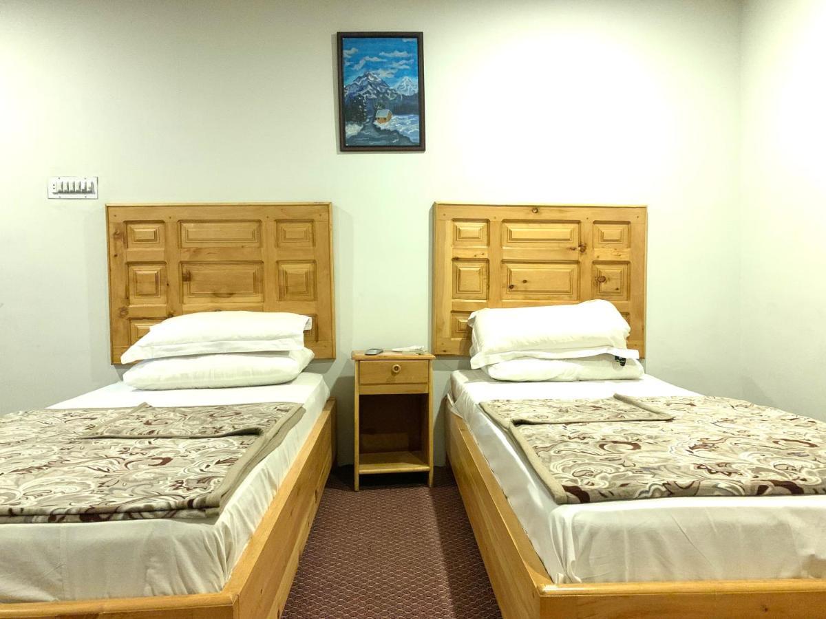 Naveed Tourist Inn Гилгит Экстерьер фото