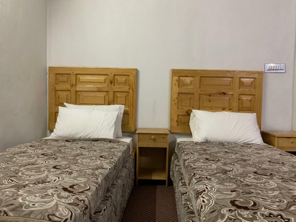 Naveed Tourist Inn Гилгит Экстерьер фото