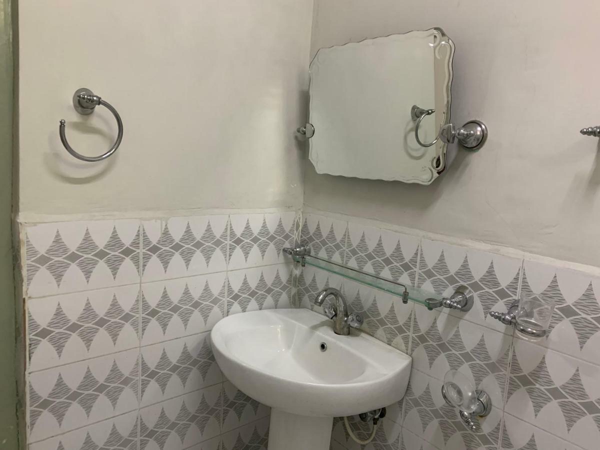 Naveed Tourist Inn Гилгит Экстерьер фото